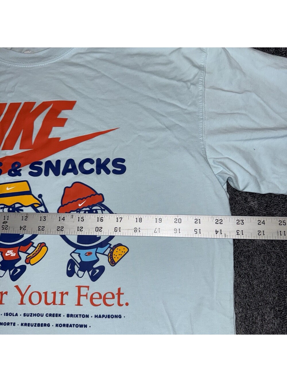 Nike Sportswear Sneaks & Snacks T-Shirt Size large - Picture 5 of 6